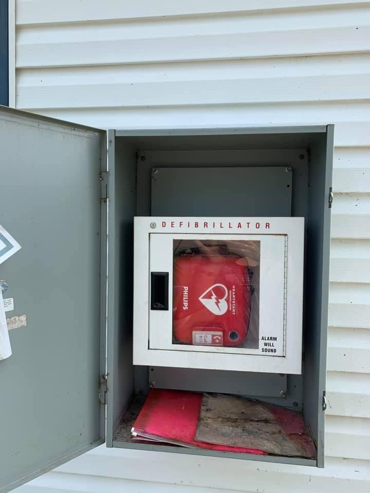 Defibrillator Located at the Yacht Club